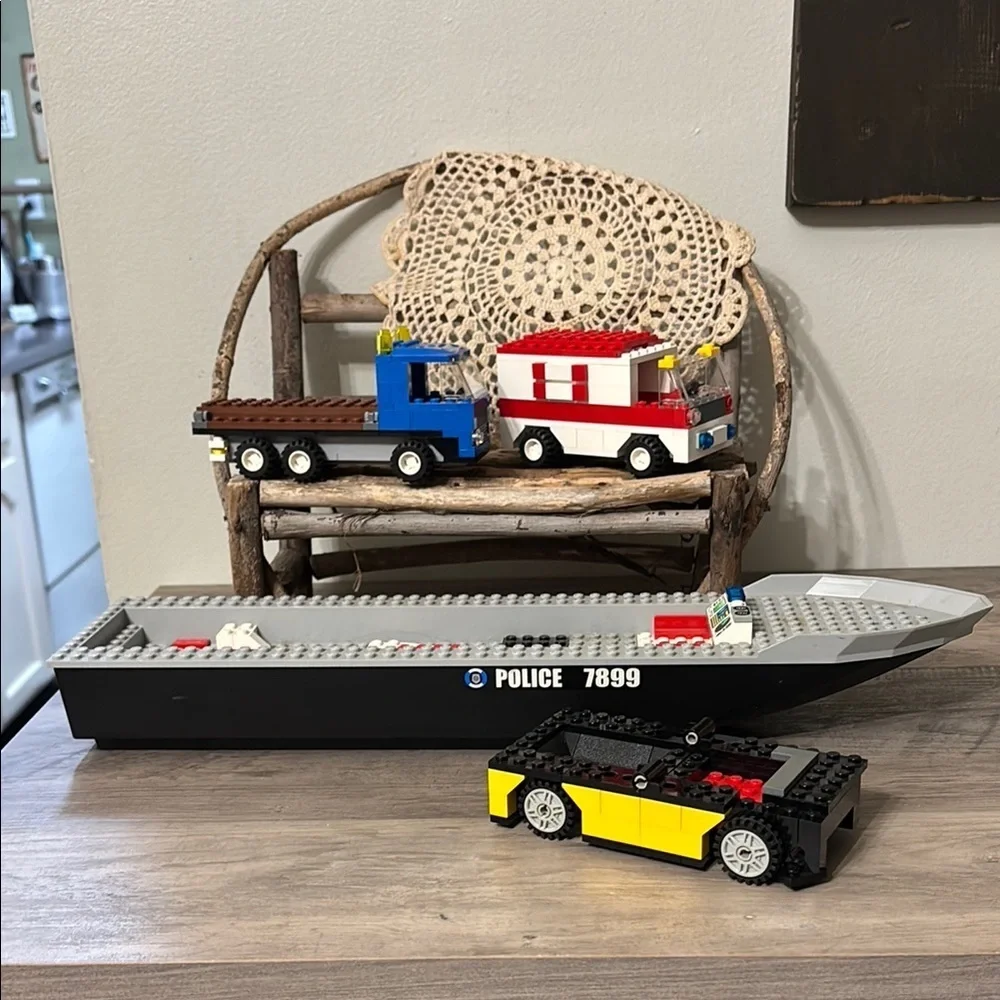 PRE OWNED LOT OF LEGO Police Boat and Vehicle Building Set